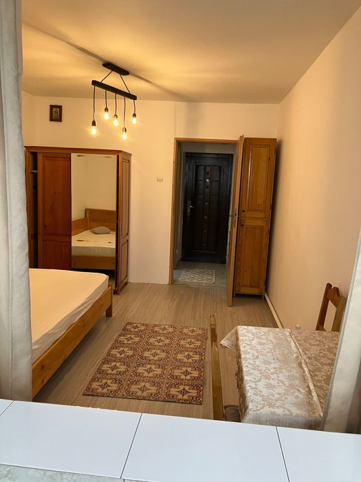 Inchiriez garsoniera in Nicolina