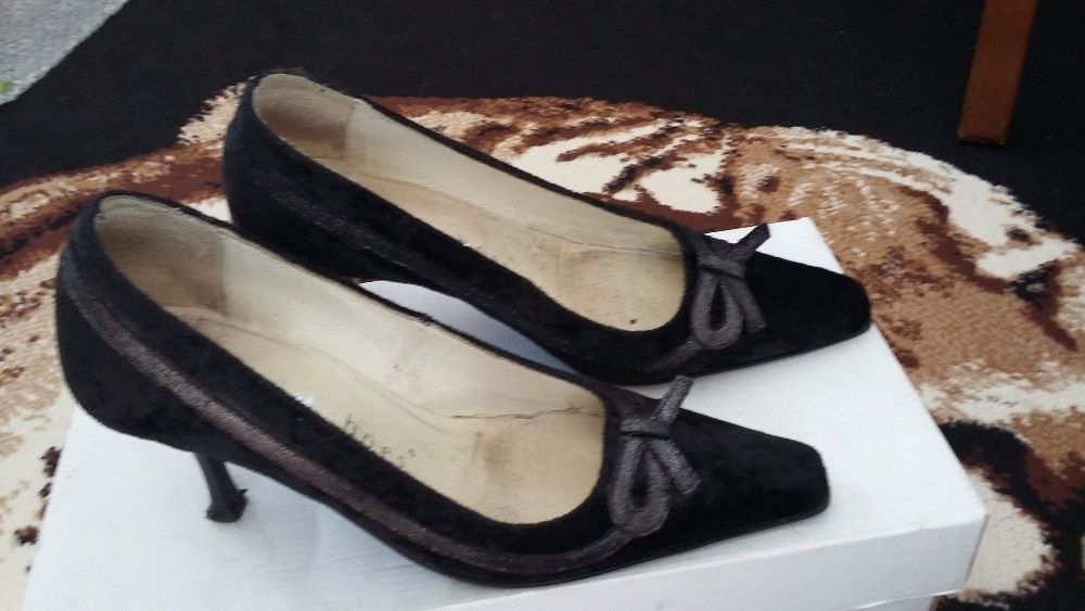 Обувки № 35! ЕСТЕСТВЕНА Кожа на "Билиа шоис" ! Елегантни с Декорации!