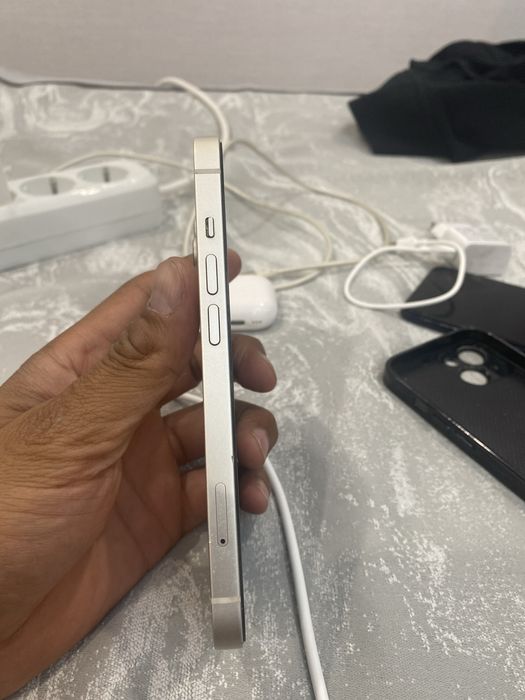 Apple iPhone 14  хорошом состояани  eSIM