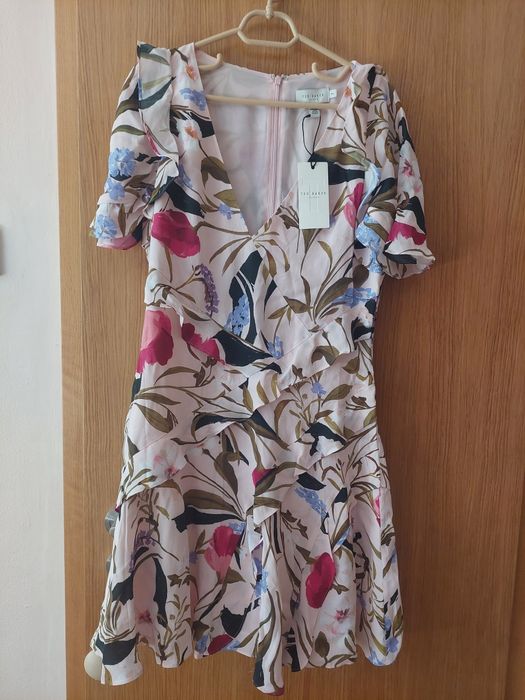 Нова рокля Ted Baker