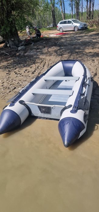 Barca cu motor de 4 cp