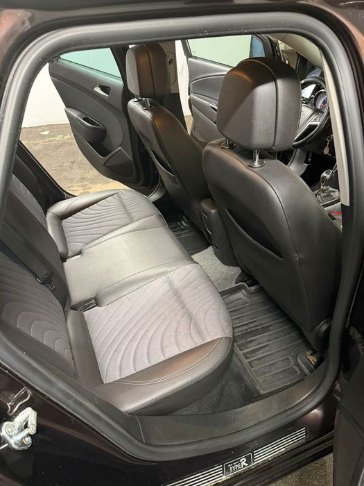 Opel Astra J Sports Tourer 2015