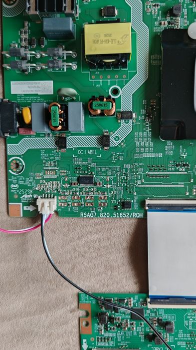 Hisense 55E7Q – Mainboard RSAG7 + sursă + T-CON + WiFi + boxe TESTATE
