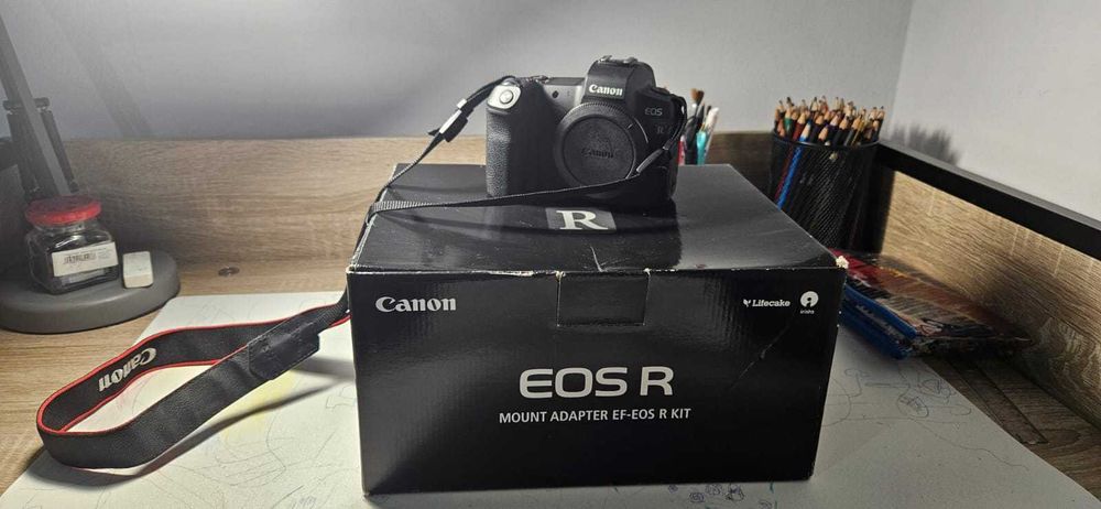 Aparat Foto Mirorless Canon EOS R, Full-Frame, 30.3 MP, 4K, Wi-Fi