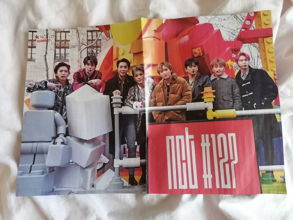 Kpop плакати на BTS, ATEEZ, TXT, BlackPink и други.