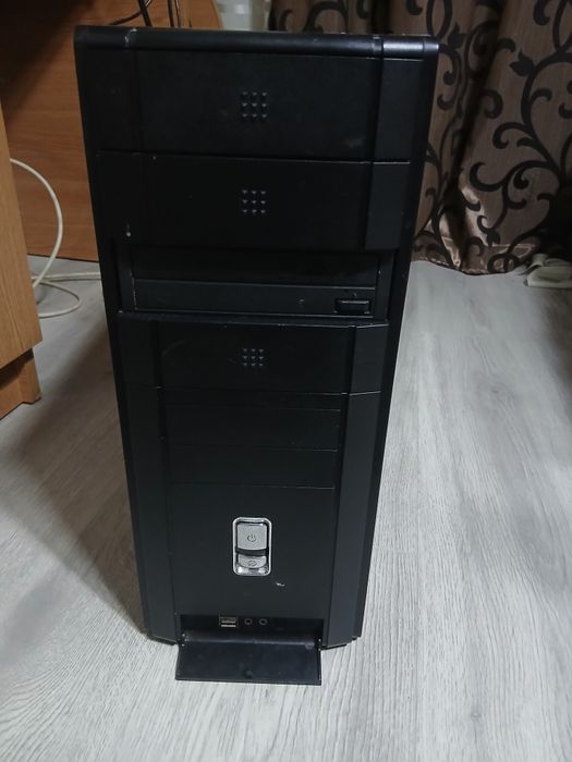 Vând   pc  vechi