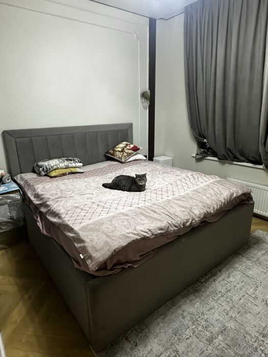 Продается двуспальняя кровать 200*180