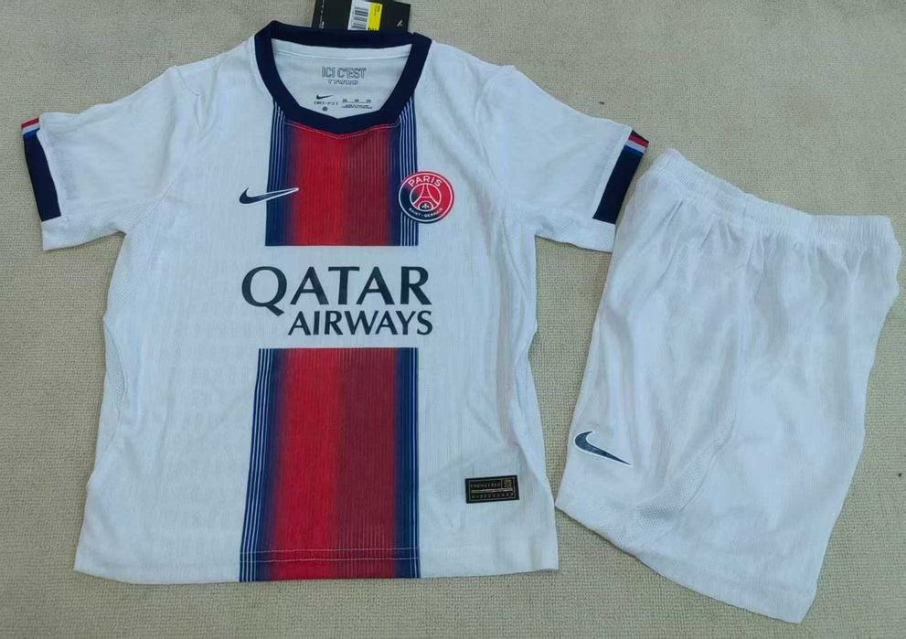 Детски футболни екипи Nike Adidas 2026/2027