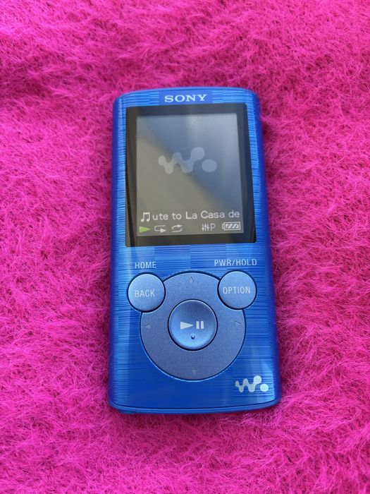 MP4 player Sony NWZ - E384 cu Radio FM +cablu de alimentare