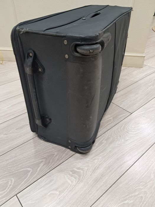 Чемодан большой продам.