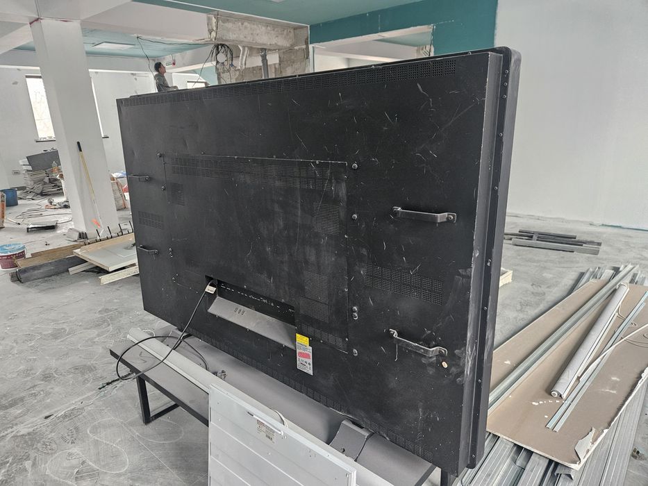 Телевизор. Диагональ 70' дюймов (180 см)