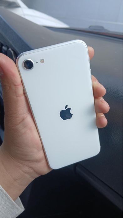 Айфон SE в очень хорошом состояни