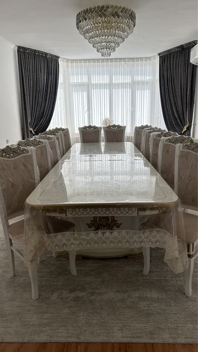 Стол со стульями
