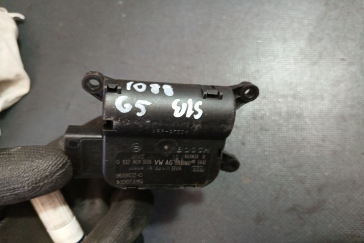 Motoras clapeta aeroterma dreapta 1K1907511G 0132801338 1K1907511G 01