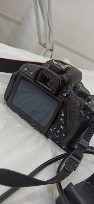 Фотоаппарат Canon 700D