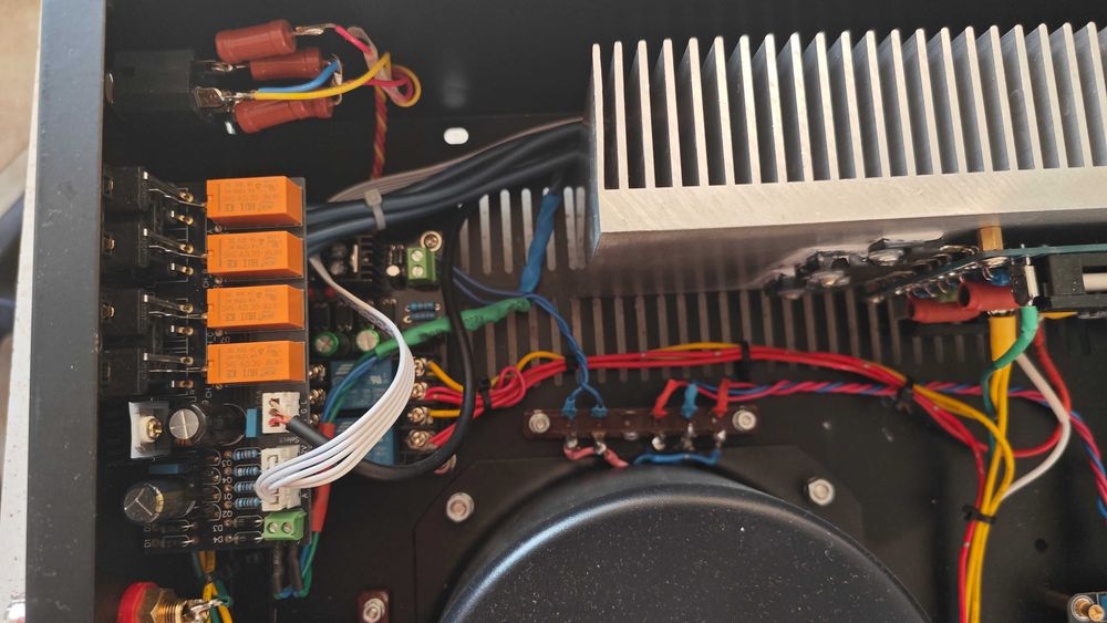 Усилитель Audio в корпусе SP-22