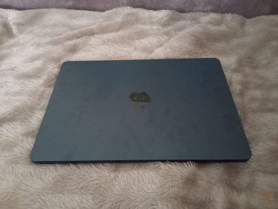 Продам MacBook air m2