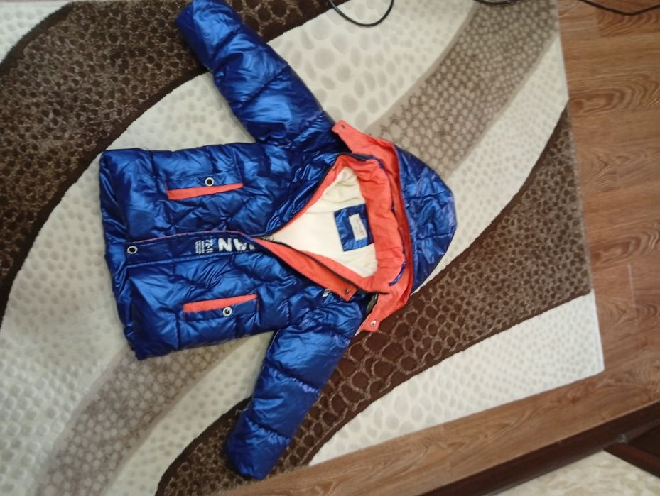 Продам курточку на мальчика.