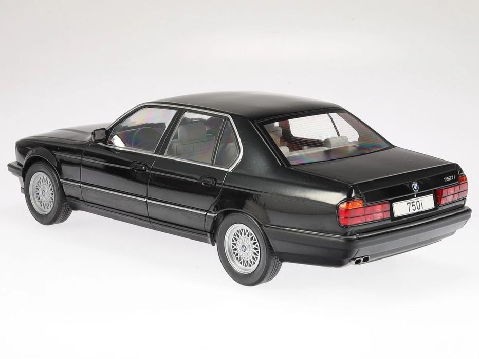 BMW E32  1:18  Model Car Group