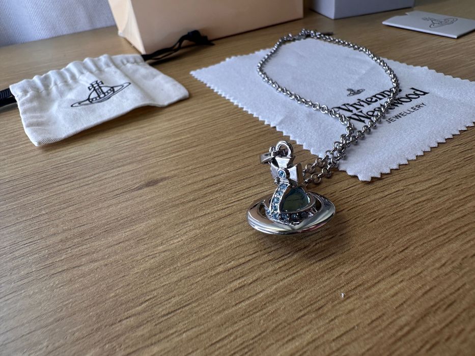 Colier Vivienne Westwood ”world’s end orb”, bilă turcoaz, argintiu mic