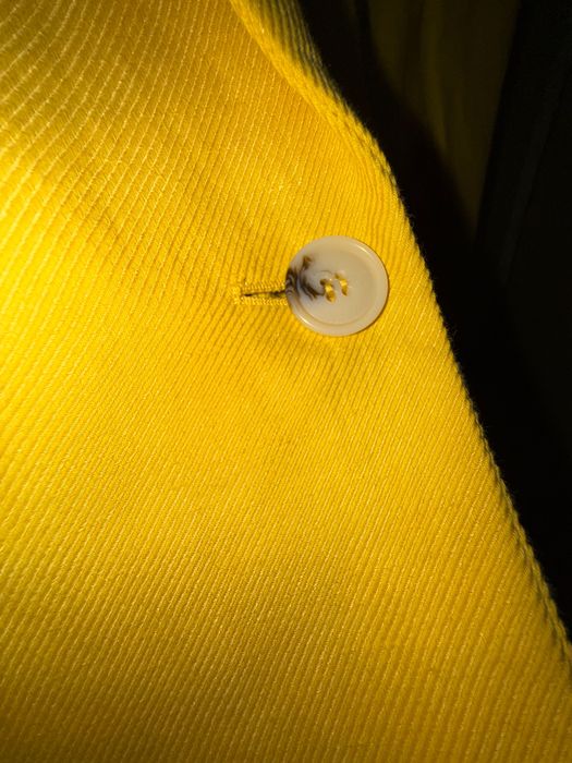 Жълто яке zara ново