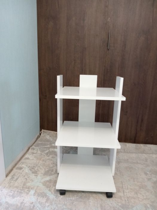 Стол-помощник для косметолога и парикмахера