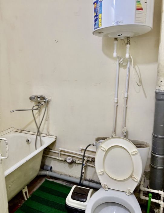 Продаётся 1 ком в 8 микрорайоне