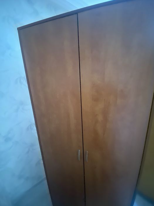 Продам шкаф и стол