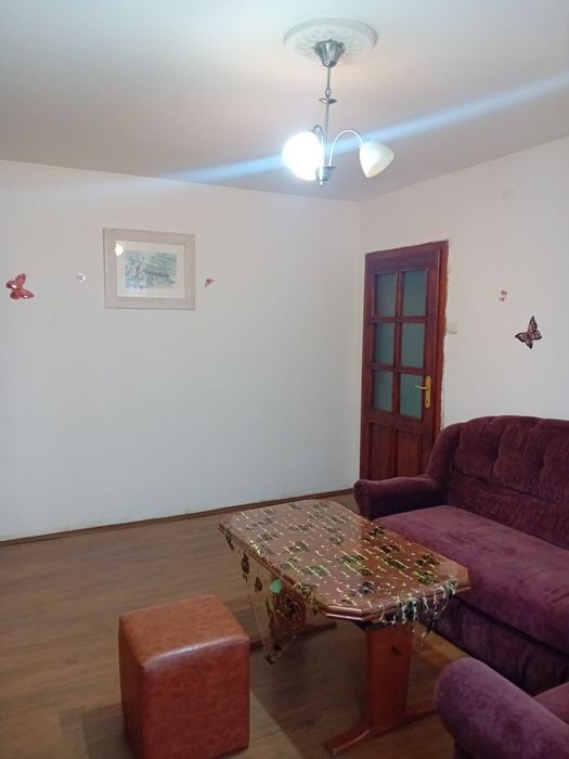 De  închiriat apartament 2 camere 220 e