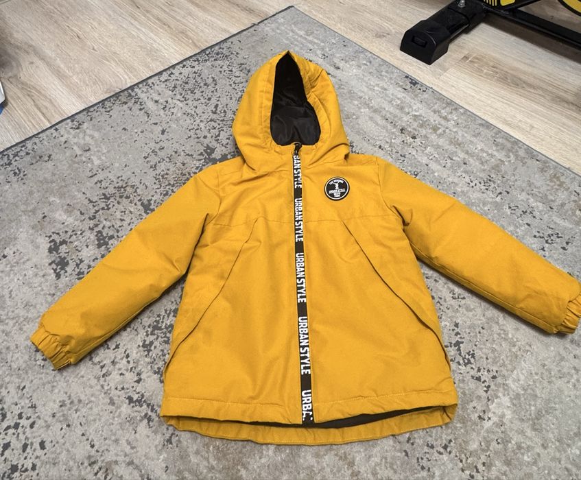 Весенняя куртка 104р.