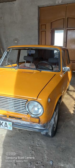Vaz 21011 sotiladi