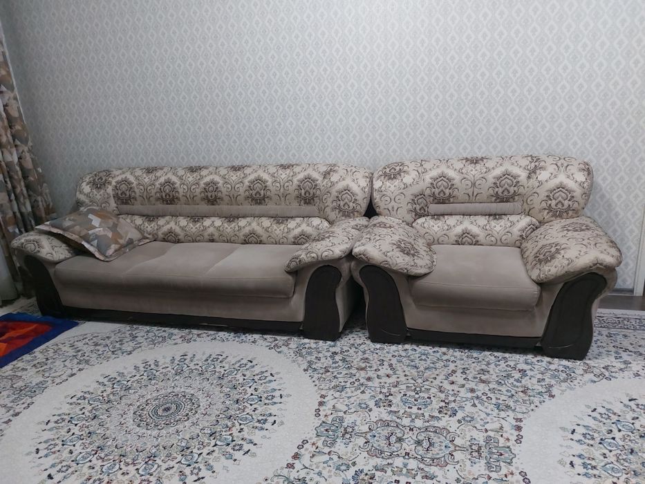 Продам мягкий диван с креслом