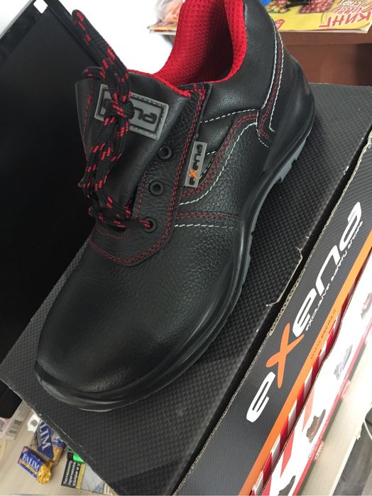 Работни обувки с бомбе