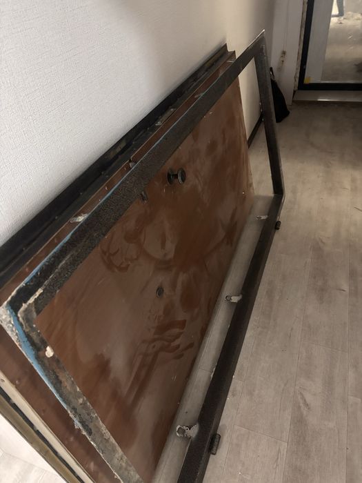 Продам дверь 35000