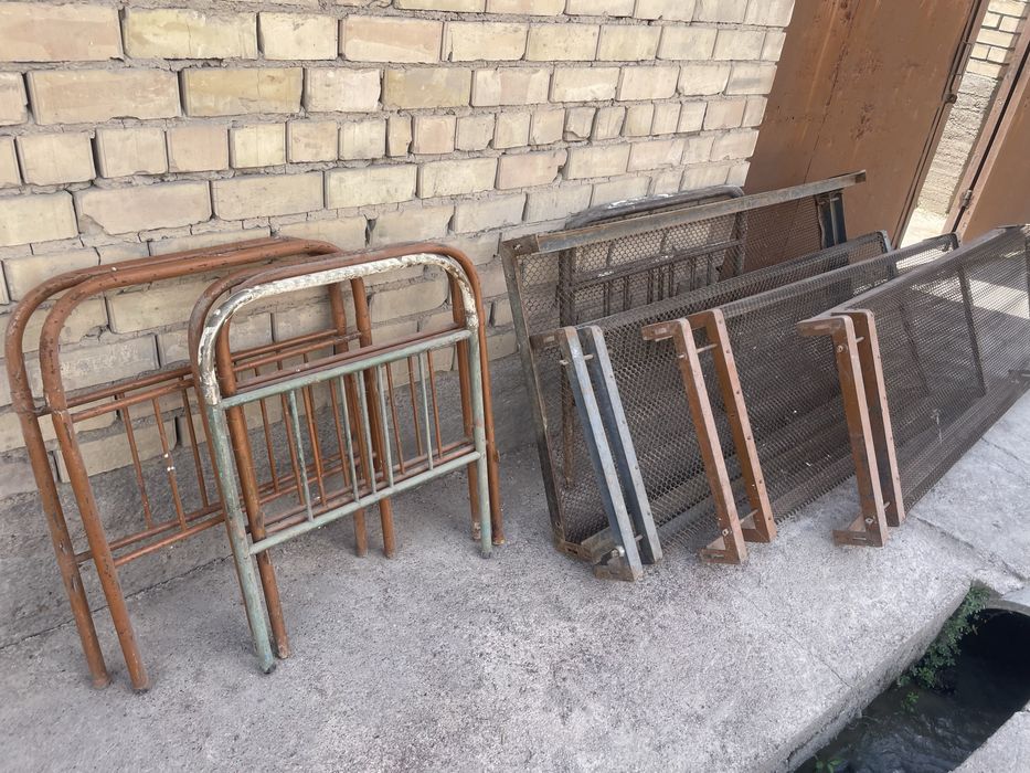 Сим краватлар сотилади