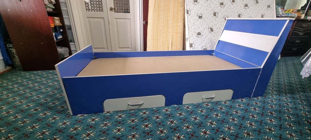 Диван подростковый б.у.