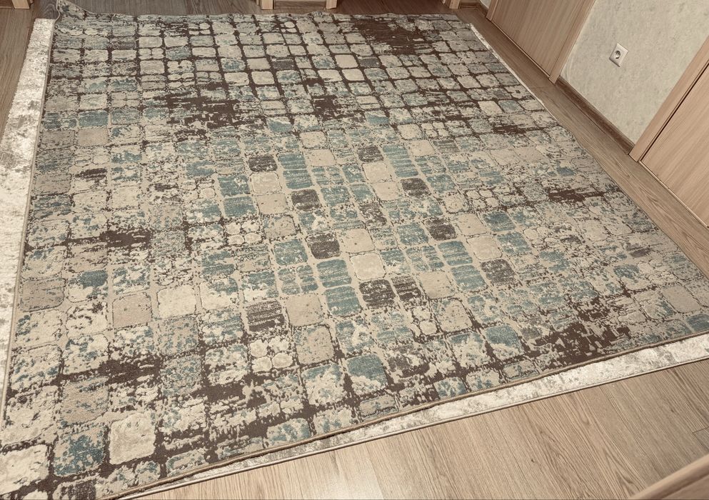 Продам ковер в хорошем состоянии