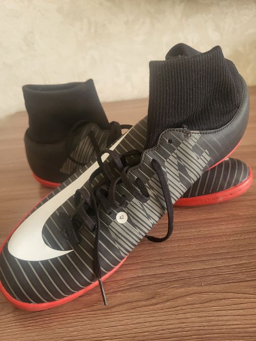 Ботинки футбольные