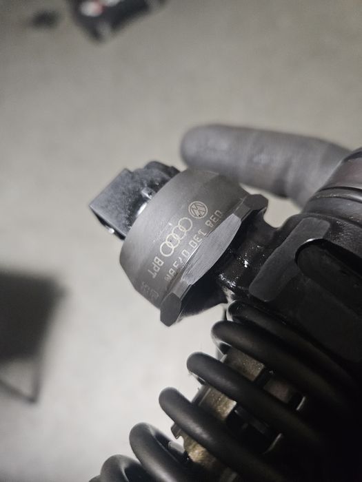 Injector injectoare 1.9 BLS Vw Golf 5 038 130 073 BN