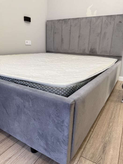 Кровать с матрасом 180х200