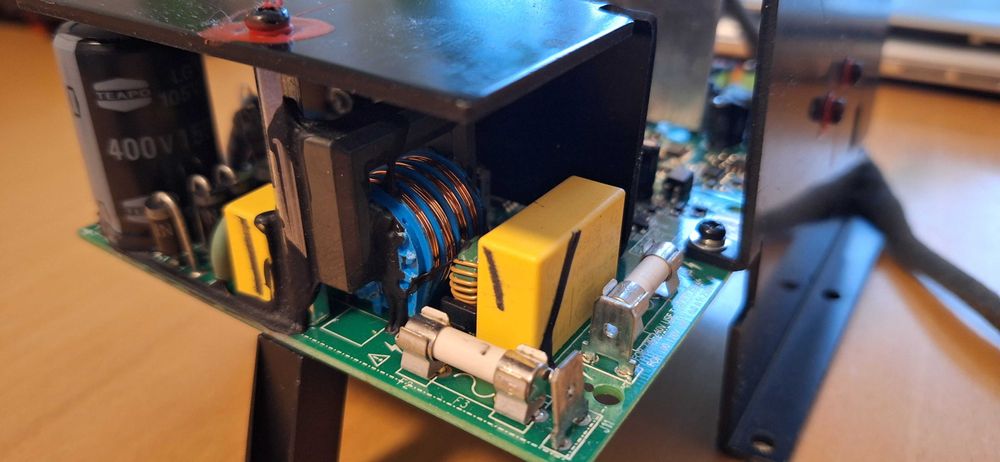 Захранване от Logitech Z623