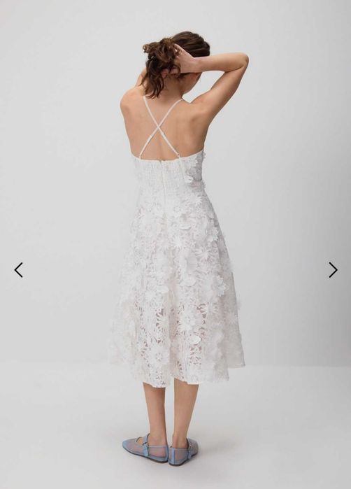 Нова рокля с 3D цветя на Reserved, размер S