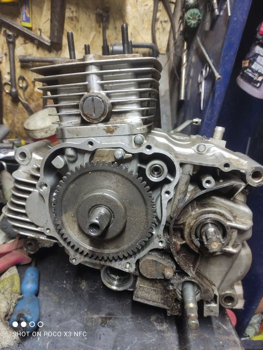 Продам двигатель на запчасти