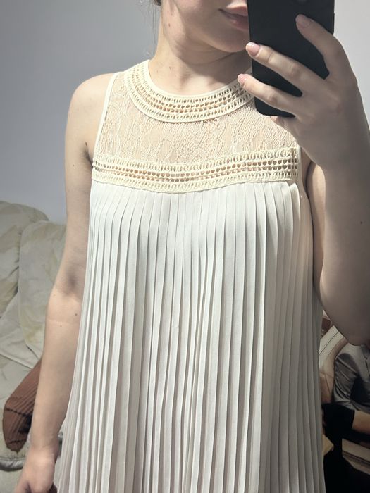 Top fin alb cu dantela