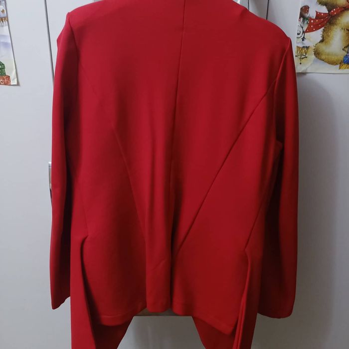 Продам женские пиджаки