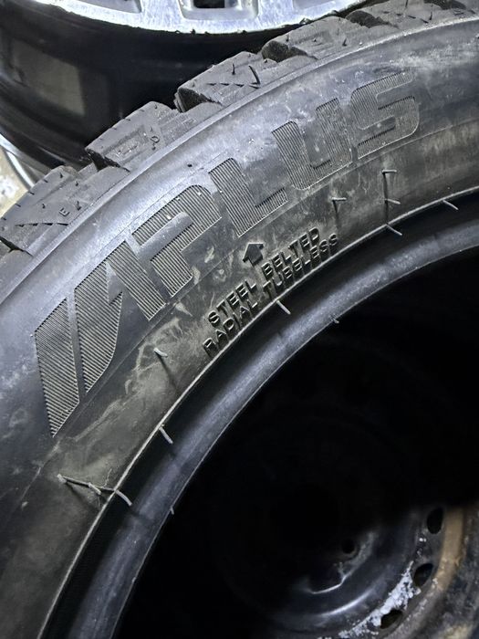 Продам комплект резины 195*55*R16