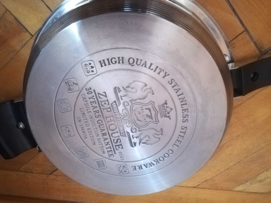 Tigaie cu capac si Strecuratoare  Inox Zep House