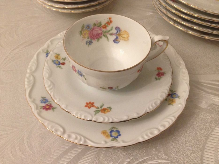 Антикварен. Нов. Немски сервиз на 100 г. за кафе/чай и десерт 21 ел.