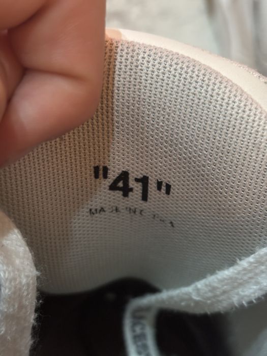 Vand off white out of office