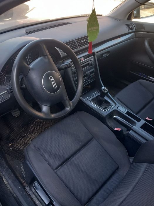 Vând audi a4 1.6 benzină.